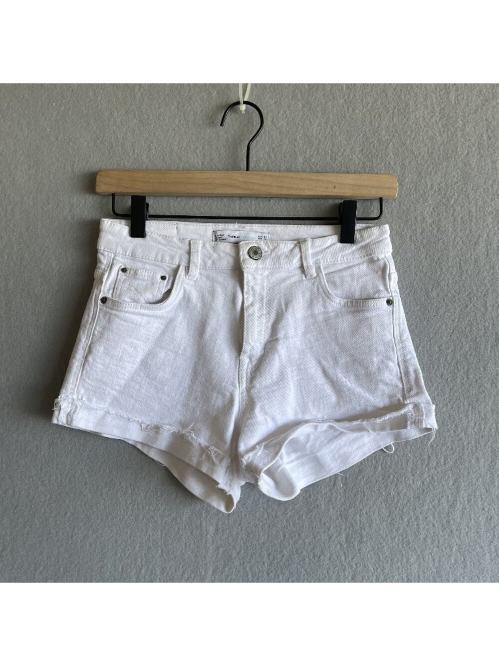 Zara Trafaluc White Denim Cut-Off Shorts Frayed Hems 2 Casual Summer Wear